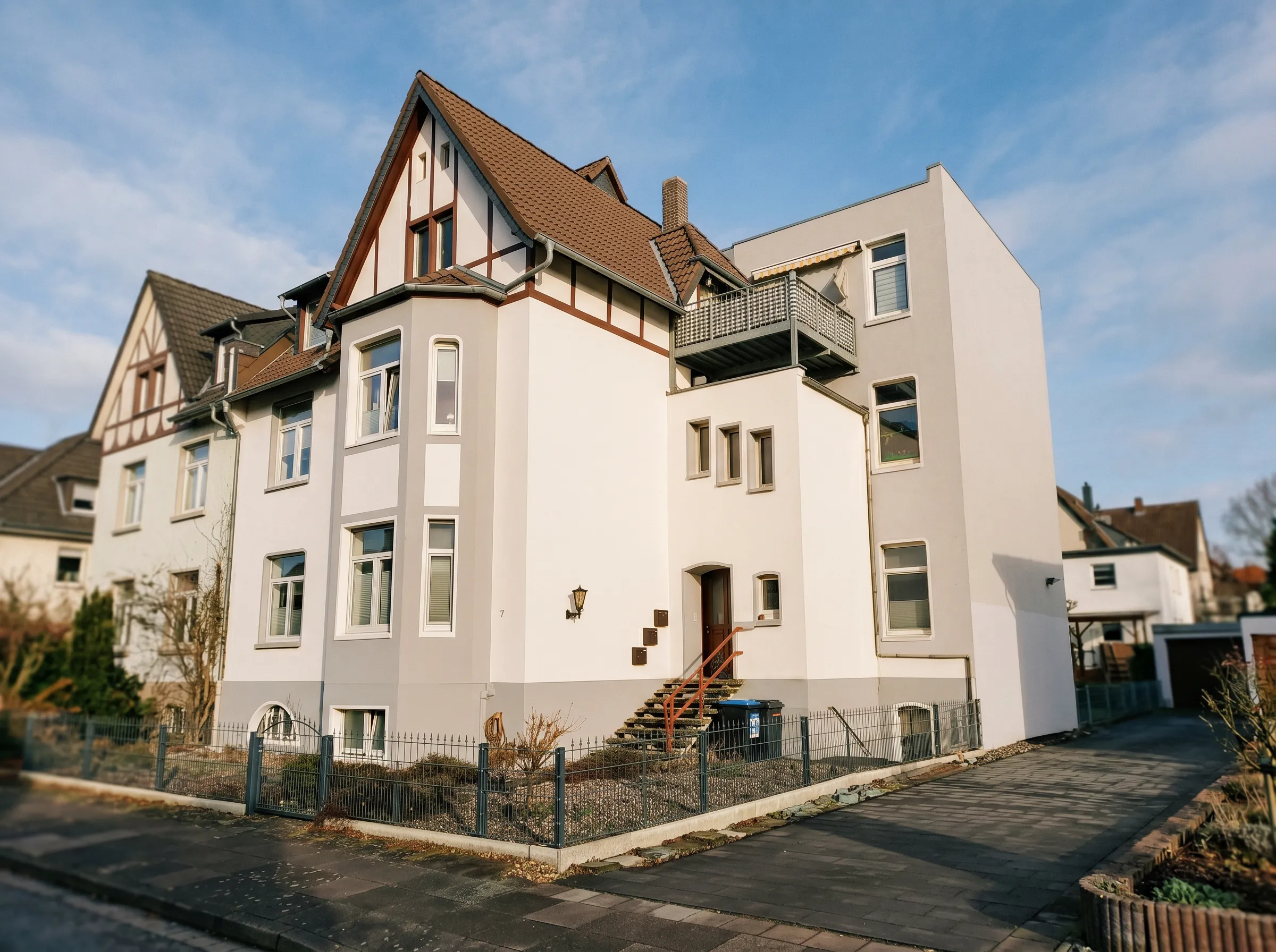 Nachher: Frisch sanierte Außenfassade durch Malerbetrieb Lienert